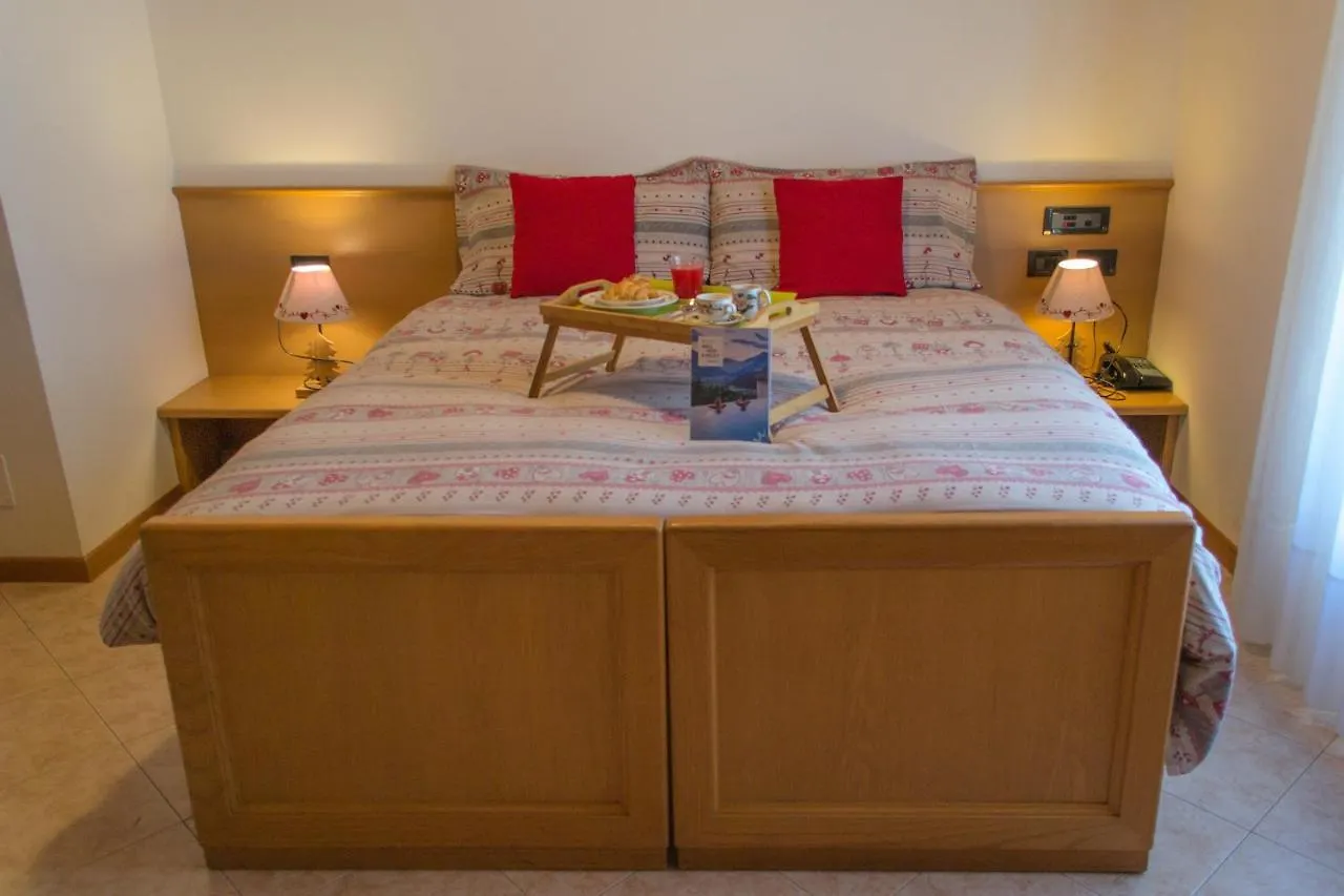 Meuble Rosalpina Hotel Valdidentro 3*, Isolaccia